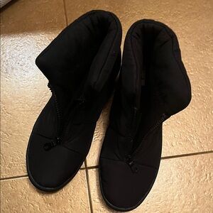 Keds Black Cozy Boots gently used 1 1/2 inch sole. Very warm and padded.